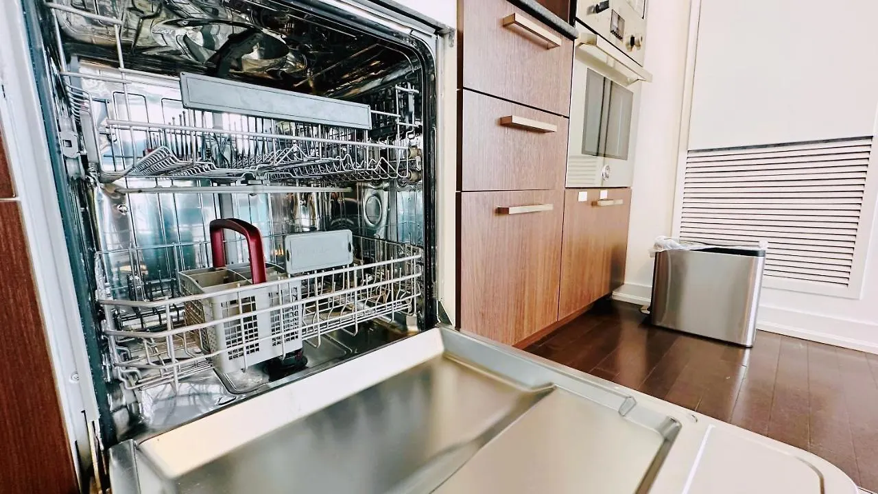 Superior 49Th Floor 3 Bedroom Suite With Cn Tower And City View Τορόντο 0*,  Καναδάς