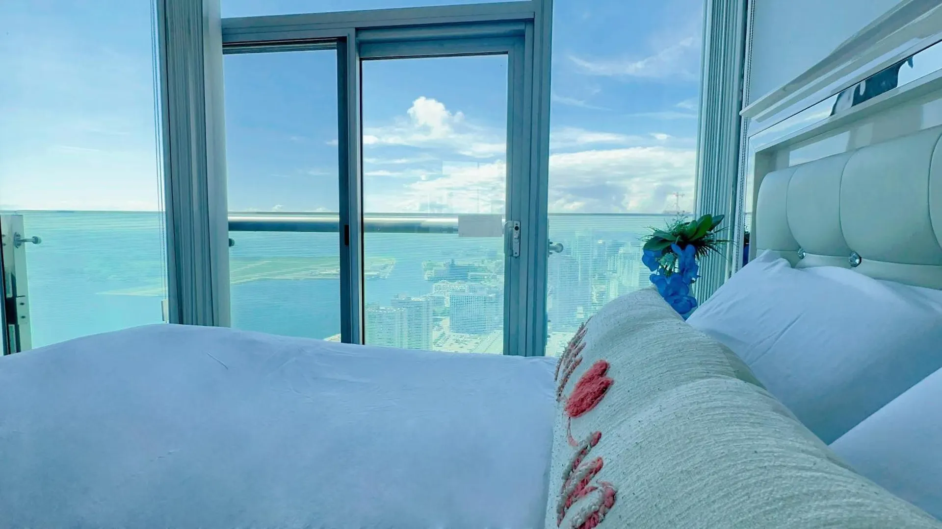 Superior 49Th Floor 3 Bedroom Suite With Cn Tower And City View Τορόντο 0*,  Καναδάς